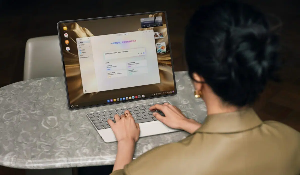 HUAWEI MateBook Fold ULTIMATE DESIGN mit Tastatur HUAWEI MateBook Fold ULTIMATE DESIGN mit Tastatur