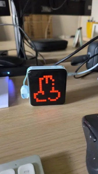 ORICO PixCharge LED Pixel Display Powerbank Grafitti Schreibtisch