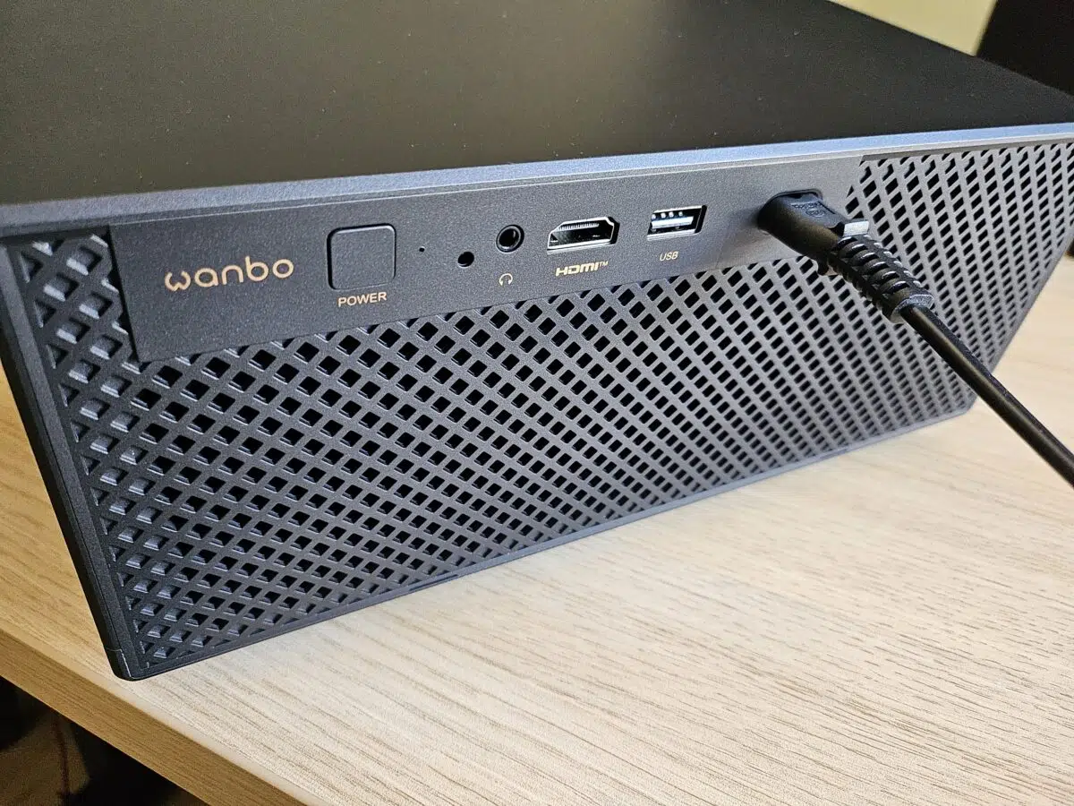 Wanbo X7 Pro Max Full HD Beamer Anschluesse 2 Wanbo X7 Pro Max Full HD Beamer Anschluesse 2