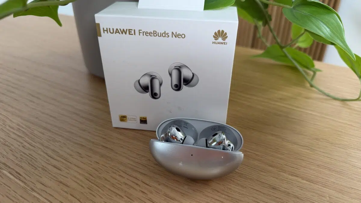 Huawei FreeBuds Neo Hoerer und Karton Huawei FreeBuds Neo Hoerer und Karton