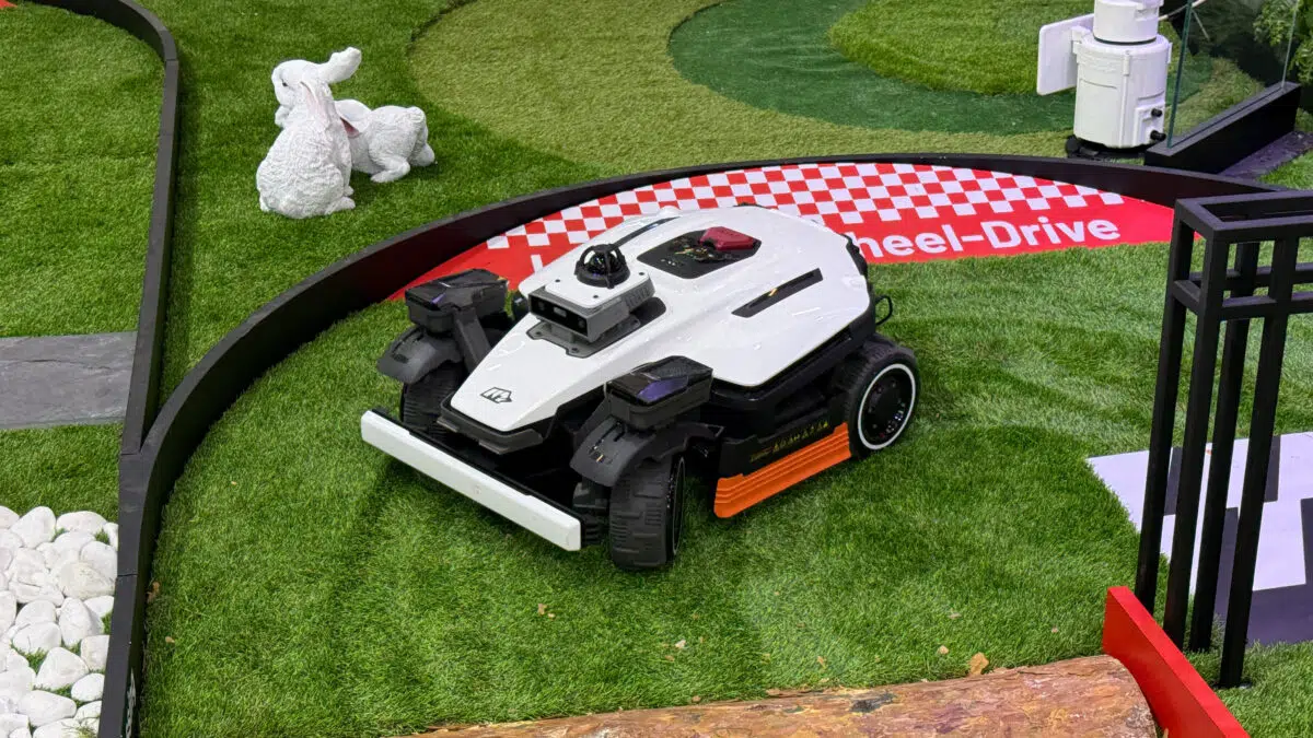 Mammotion Luba 4 AWD Maehroboter Aufmacher Mammotion Luba 4 AWD Maehroboter Aufmacher