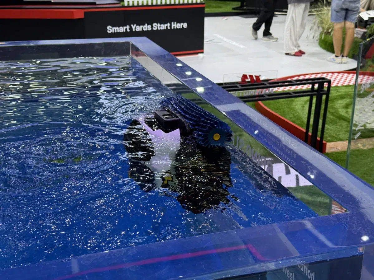 Mammotion Spino S1 Pro im Wasser Mammotion Spino S1 Pro im Wasser