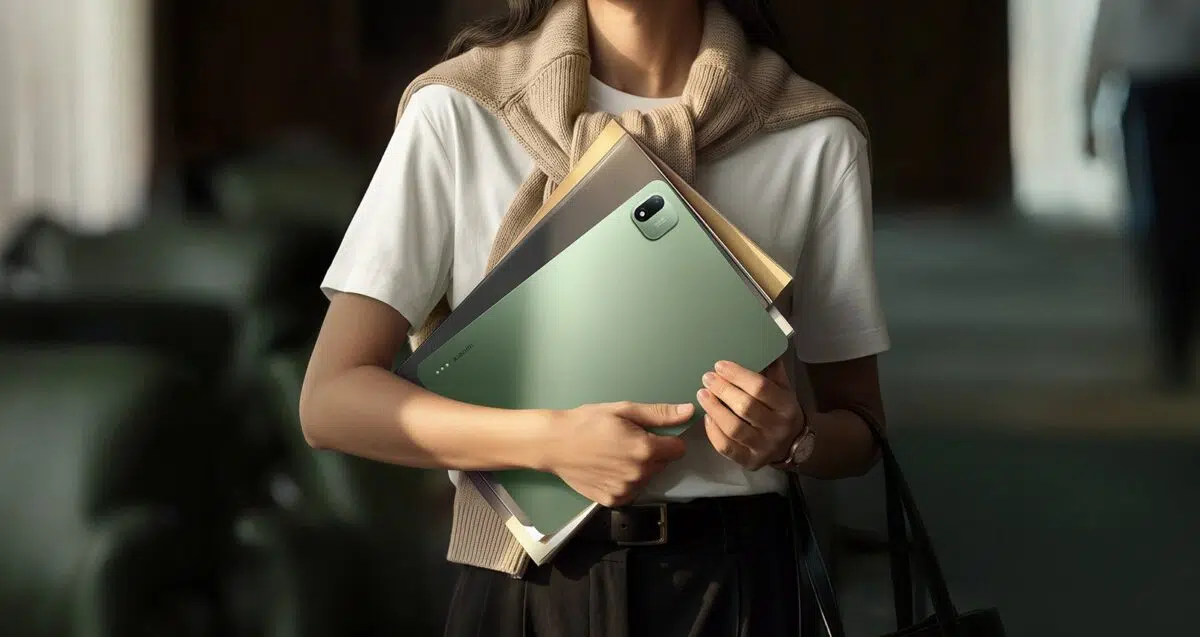 Xiaomi Pad 9 Pro in der Hand Xiaomi Pad 9 Pro in der Hand