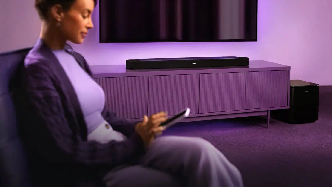 Bose_Lifestyle_Ultra_Soundbar_auf_dem_Sideboard Bose_Lifestyle_Ultra_Soundbar_auf_dem_Sideboard