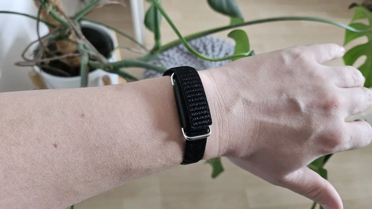 Hilo_Blutdruck-Armband_am_Handgelenk Hilo_Blutdruck-Armband_am_Handgelenk